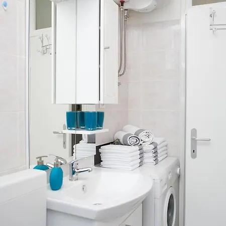 Neda Apartment Split